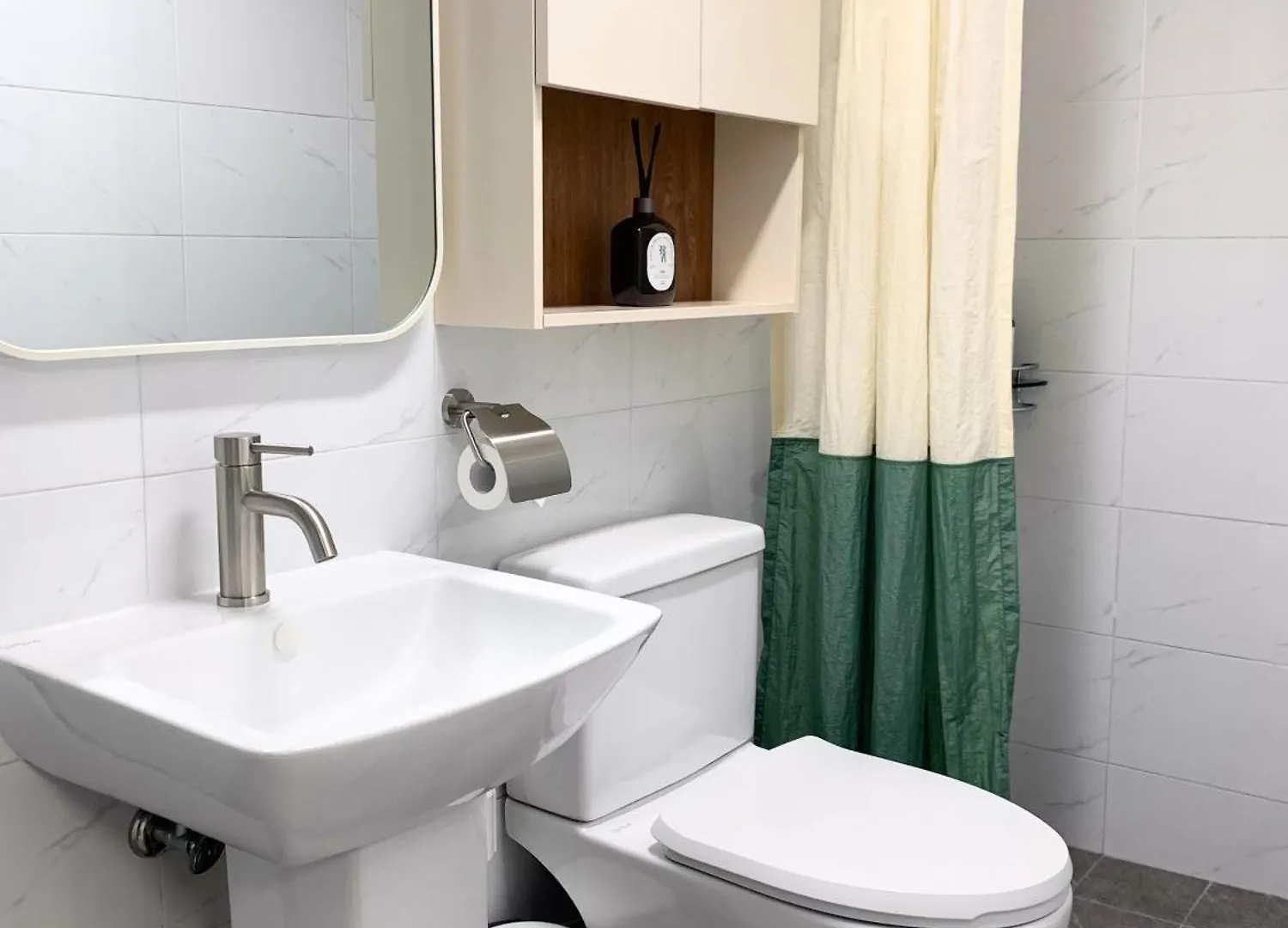 A 5-Minute Walk From Airport Bus Stop, Near Gangnam, Hongdae, Arrived At Express Bus Terminal Station, Subway 7Min, Convenient Access To Other Regions Such As Busan, Gwangju, And Jeonju Сеул Апартаменты