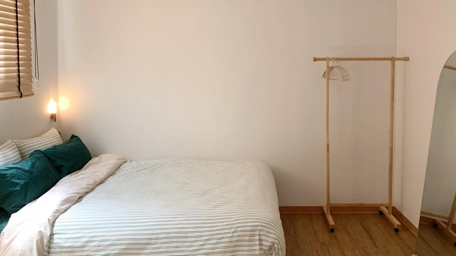 A 5-Minute Walk From Airport Bus Stop, Near Gangnam, Hongdae, Arrived At Express Bus Terminal Station, Subway 7Min, Convenient Access To Other Regions Such As Busan, Gwangju, And Jeonju Сеул Апартаменты