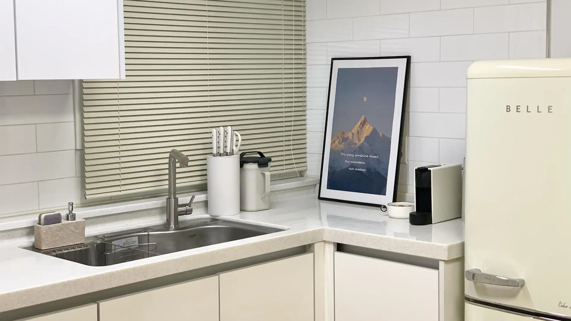 A 5-Minute Walk From Airport Bus Stop, Near Gangnam, Hongdae, Arrived At Express Bus Terminal Station, Subway 7Min, Convenient Access To Other Regions Such As Busan, Gwangju, And Jeonju Seoul Apartment